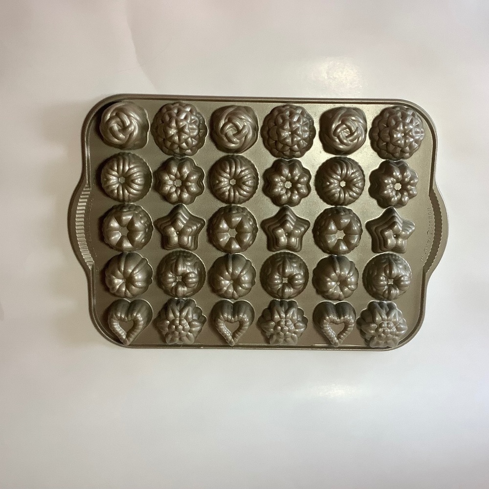 Nordic Ware Teacakes and Candies Pan